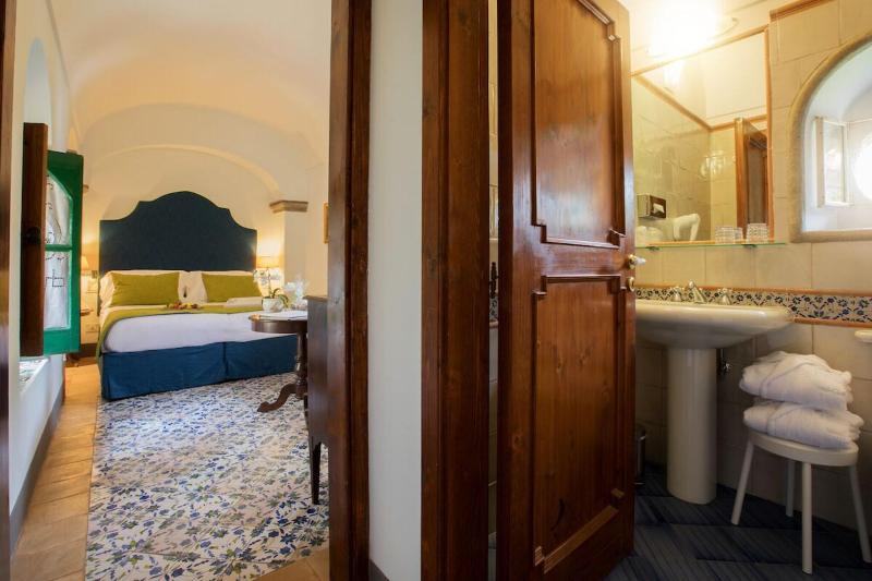 Classic Room Queen Bed, Villa Cimbrone