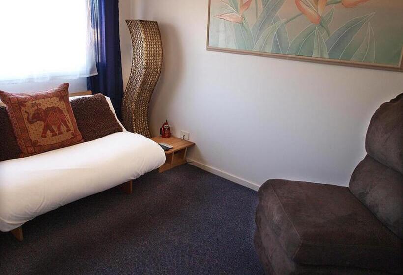 سوییت لوکس, Mornington Motel
