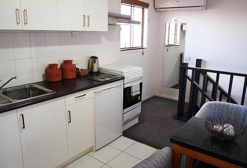 سوییت لوکس, Mornington Motel