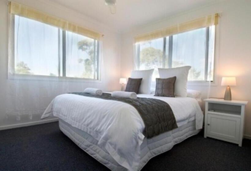 سوییت لوکس, Mornington Motel