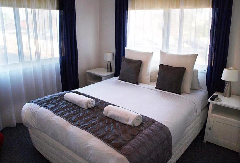سوییت لوکس, Mornington Motel