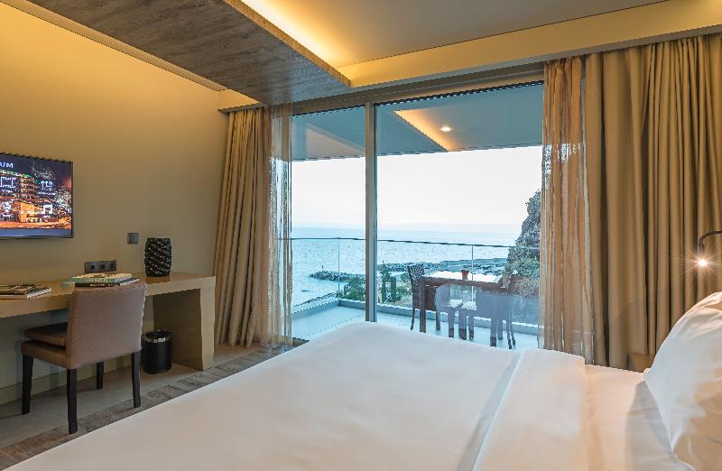 سوییت با چشم‌انداز جانبی دریا, Saccharum Resort