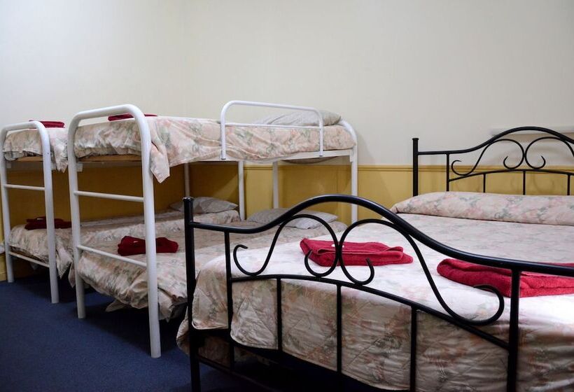اتاق خانوادگی, Travelway Motel