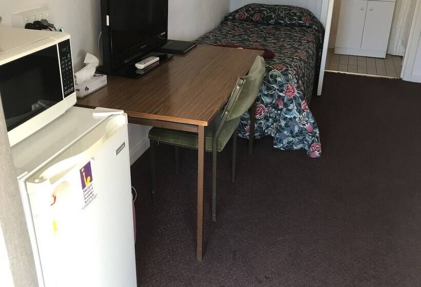 اتاق استاندارد, Travelway Motel