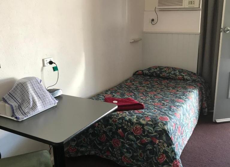 اتاق استاندارد, Travelway Motel