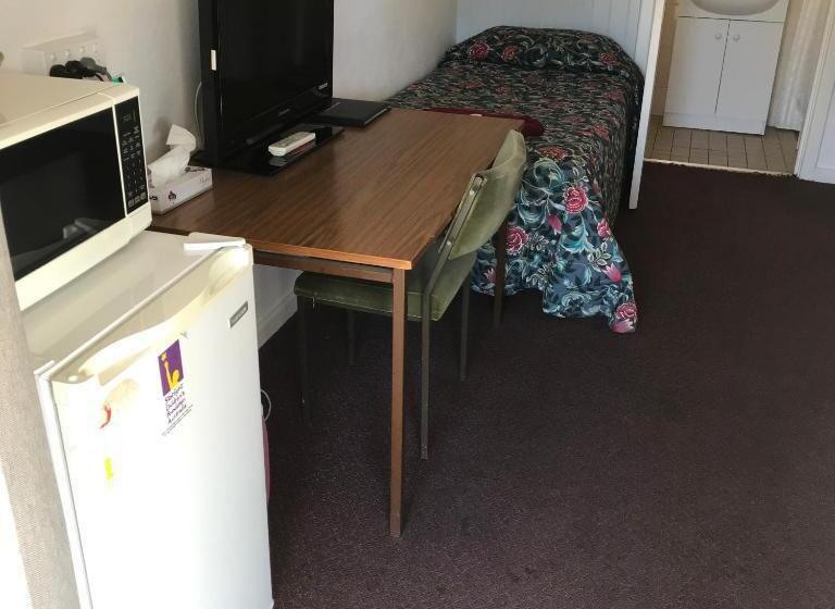 اتاق اکونومی یک تخته, Travelway Motel
