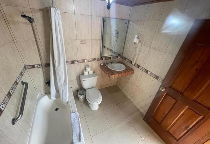 Quarto Deluxe com Balcão, Gran Jimenoa