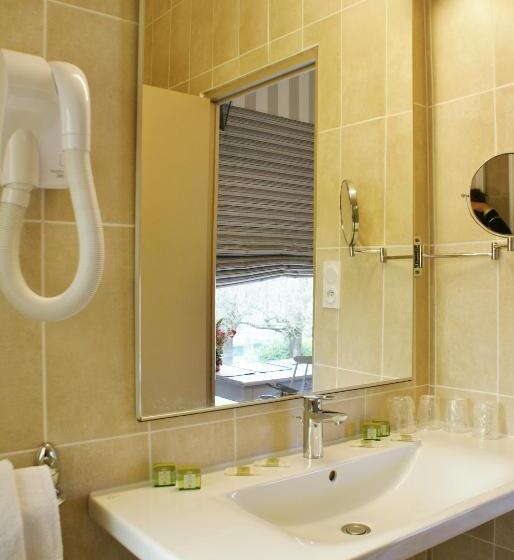 اتاق استاندارد چهار تخته, Hôtel La Verperie