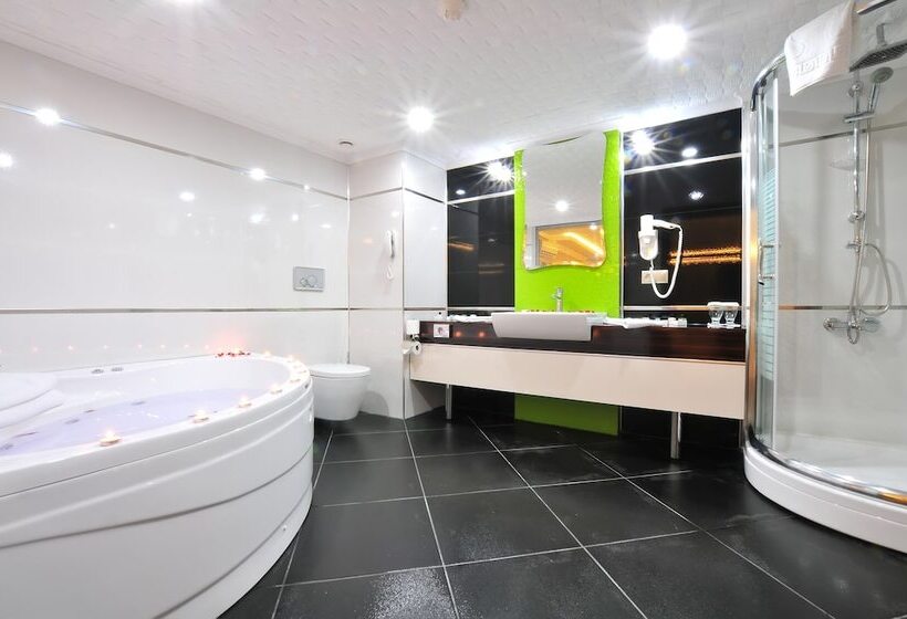 سوییت, Ramada Usak