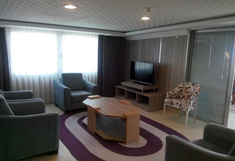 سوییت, Ramada Usak