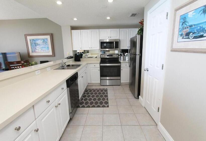 스위트 킹사이즈 침대, Majestic Beach Resort The Official Onsite Rental Company, Panama City Beach, Fl