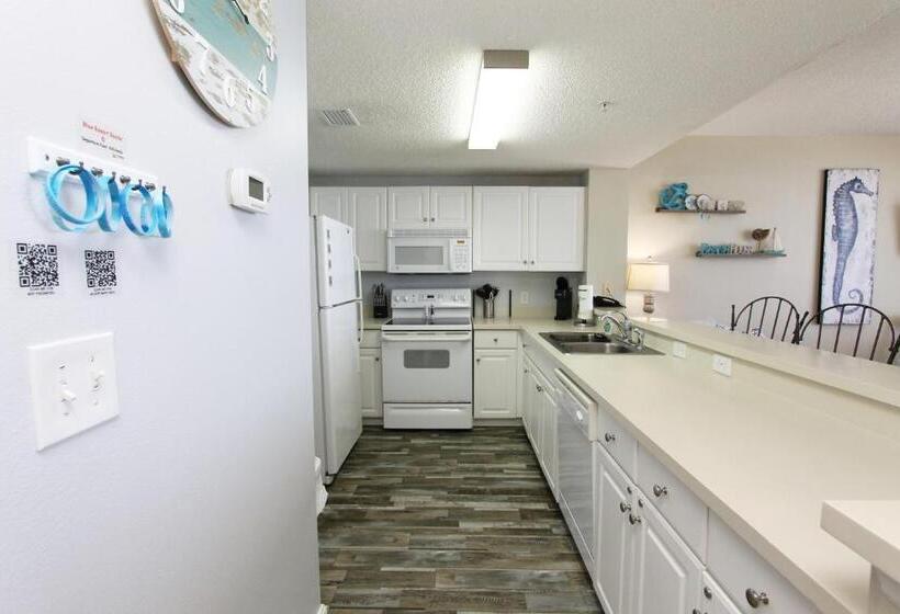 패밀리 룸, Majestic Beach Resort The Official Onsite Rental Company, Panama City Beach, Fl