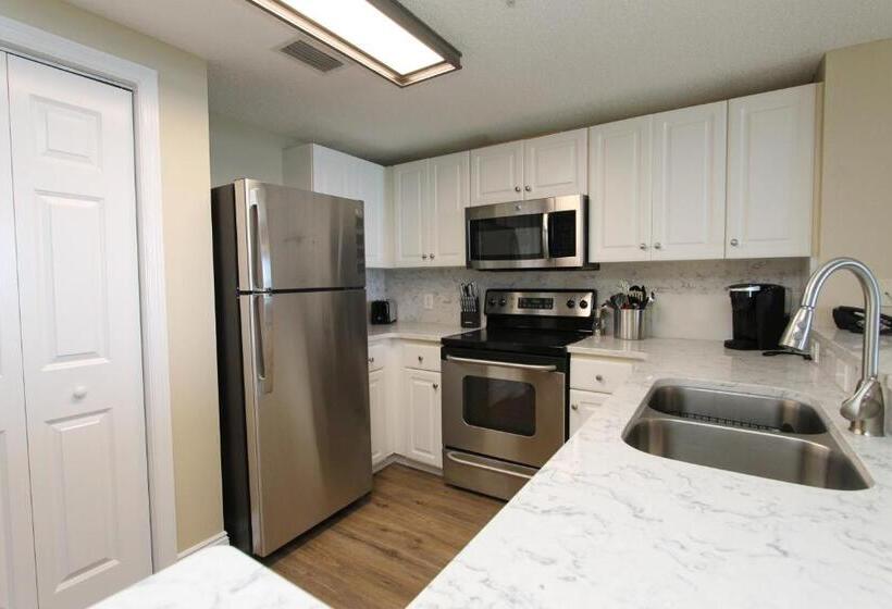 디럭스 주니어 스위트, Majestic Beach Resort The Official Onsite Rental Company, Panama City Beach, Fl