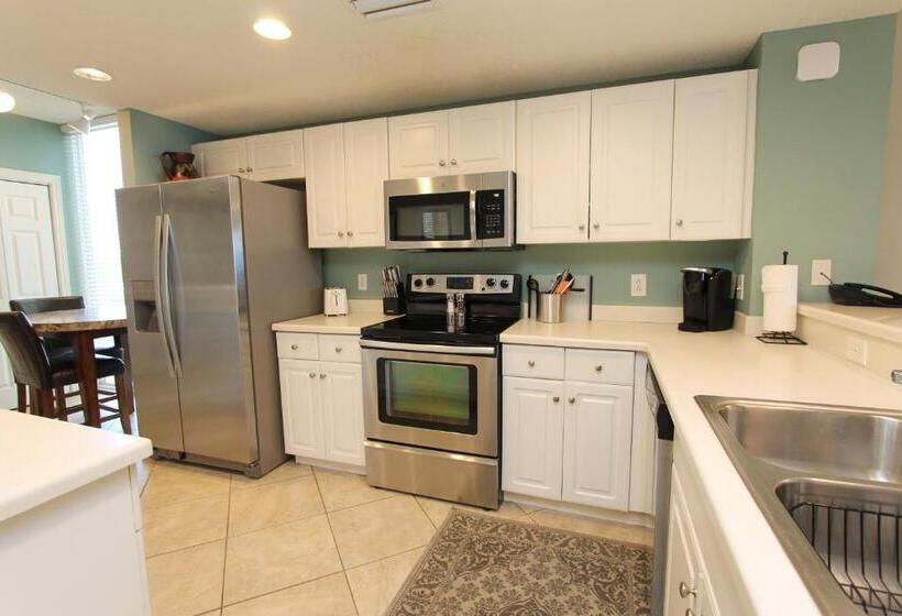 스탠다드 트리플 발코니 룸, Majestic Beach Resort The Official Onsite Rental Company, Panama City Beach, Fl