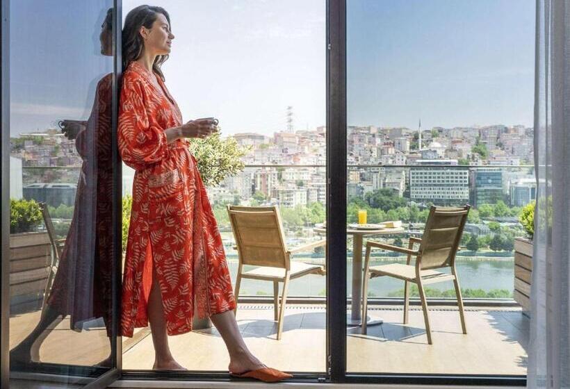 Premium Room Sea View, Movenpick  Istanbul Golden Horn