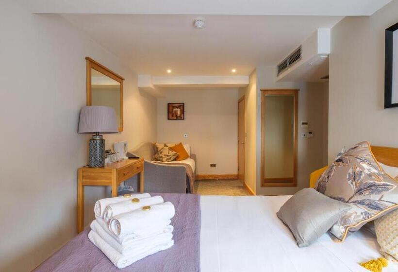 Quarto Triplo Superior, The Eyre Square Townhouse