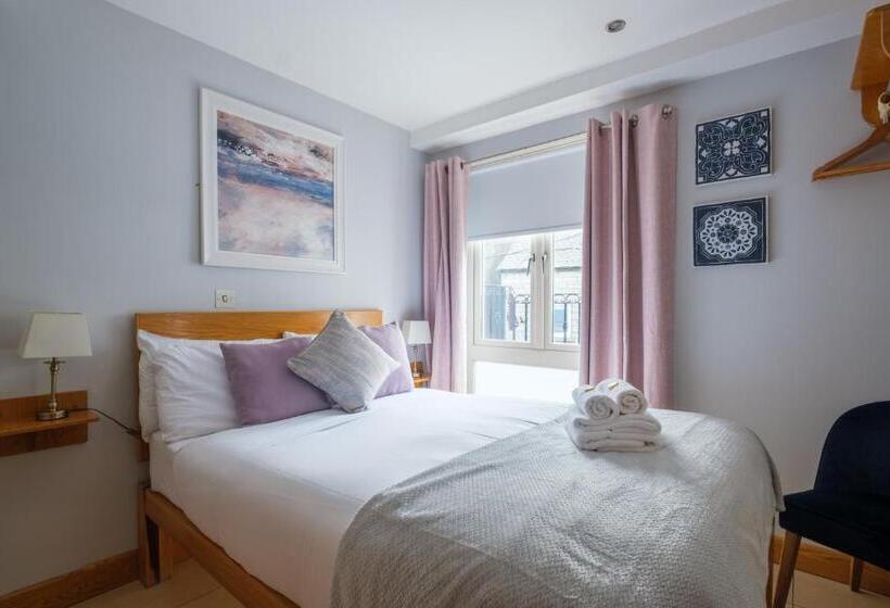 Quarto Basic, The Eyre Square Townhouse