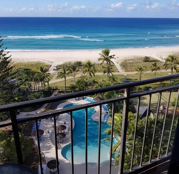 آپارتمان ممتاز دوخوابه رو به دریا, Royal Palm Resort On The Beach