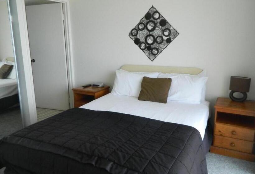 2 Bedroom Deluxe Apartment Sea View, Royal Palm Resort On The Beach