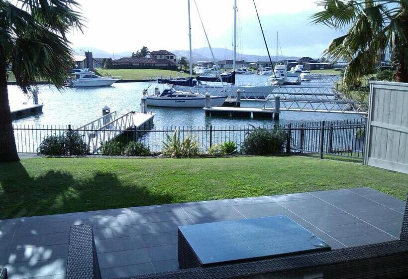 سوییت, Sovereign Pier On The Waterways