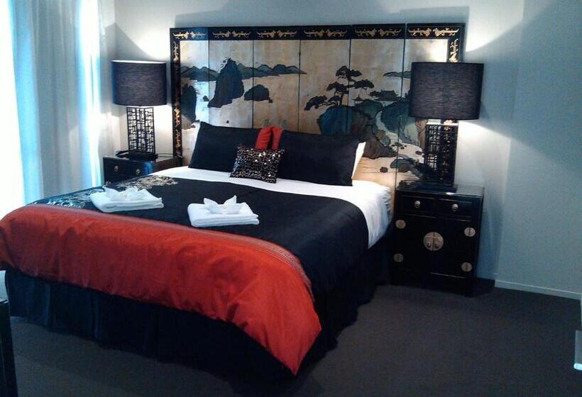 3 Bedroom Suite, Sovereign Pier On The Waterways