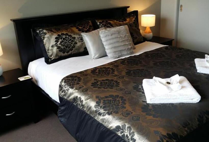 3 Bedroom Suite, Sovereign Pier On The Waterways