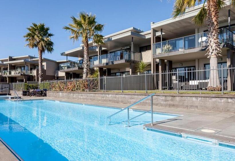 3 Bedroom Suite, Sovereign Pier On The Waterways