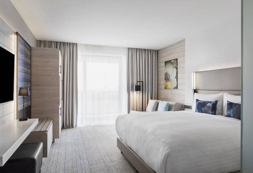 اتاق استاندارد با تخت دوبل و چشم‌انداز دریا, Courtyard By Marriott Batumi
