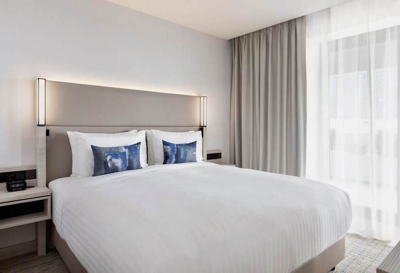 سوییت جونیور با چشم‌انداز دریا, Courtyard By Marriott Batumi