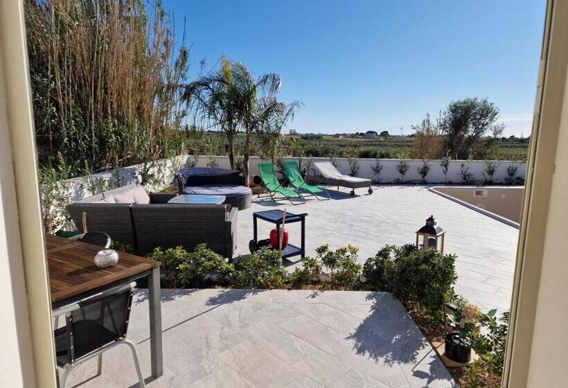 اتاق استاندارد با چشم‌انداز استخر, Casa Vacanze Panorama Sulle Egadi
