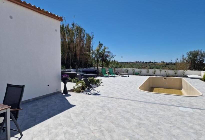 اتاق استاندارد با چشم‌انداز استخر, Casa Vacanze Panorama Sulle Egadi