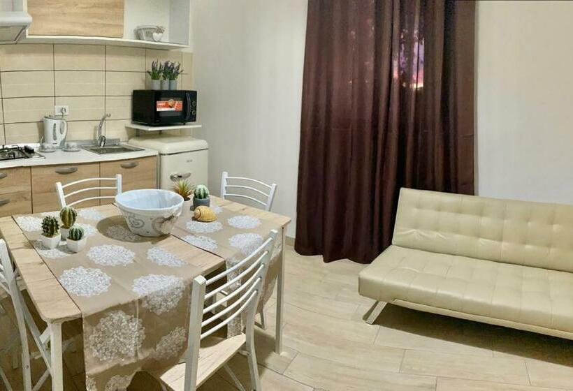 اتاق استاندارد سه نفره, Kitezone Beach Gizzeria