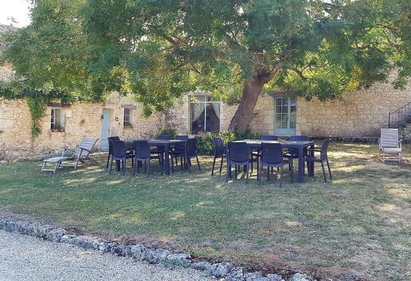 اتاق خانوادگی با چشم‌انداز باغ, Chambre D Hôte La Source Domaine De Fonpeyroune
