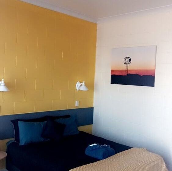 اتاق استاندارد, Central Point Motel