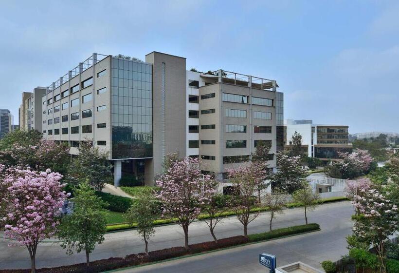 Standard Room Superior Floor, Aloft Bengaluru Outer Ring Road