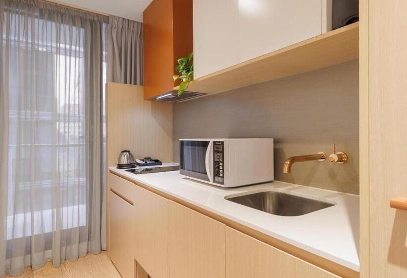 استودیوی استاندارد, Brady Hotels Central Melbourne