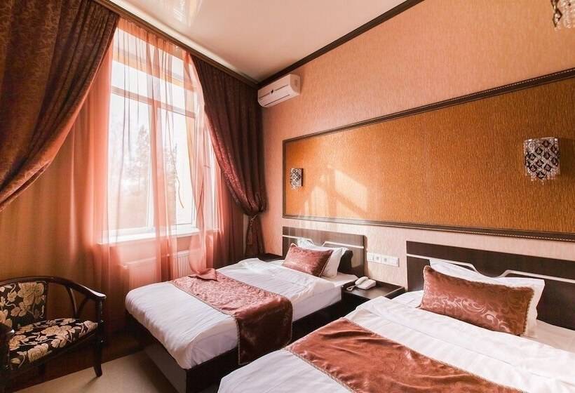 سوییت خانوادگی, Golden House