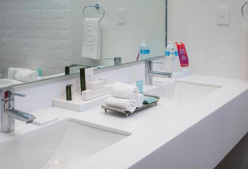 سوئیت با تخت بزرگ, Ramada Encore By Wyndham Queretaro