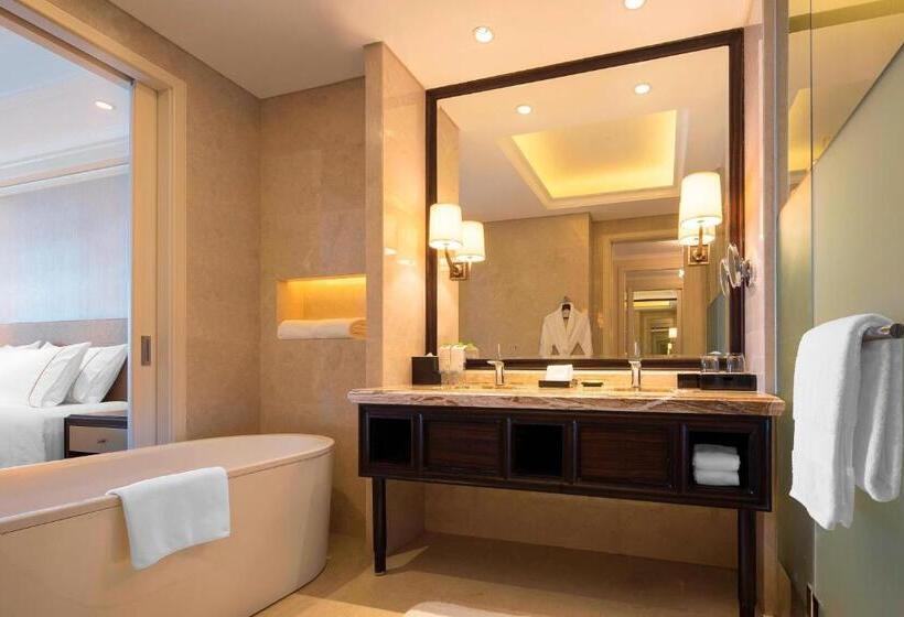 Classic Room Double Bed Sea View, The Westin Zhujiajian Resort, Zhoushan