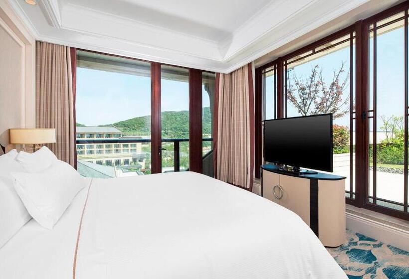 Suite Deluxe Vue Mer, The Westin Zhujiajian Resort, Zhoushan