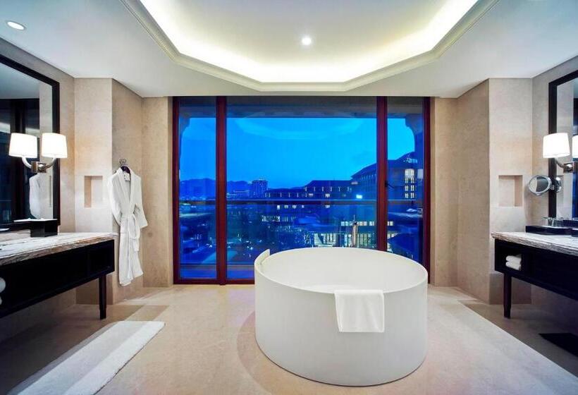 Deluxe Suite Sea View, The Westin Zhujiajian Resort, Zhoushan
