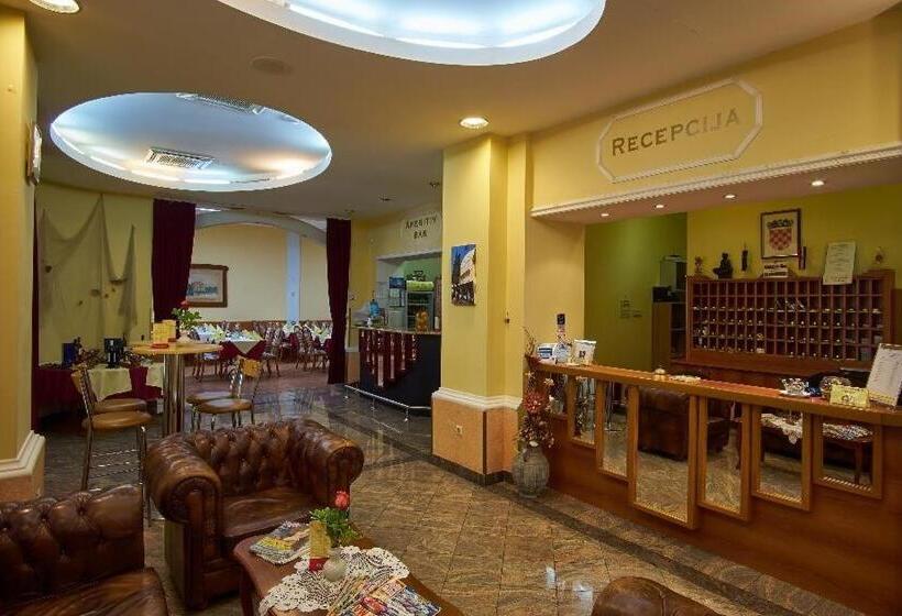 اتاق استاندارد, Vila Ružica  Glavna Zgrada I Depandanse