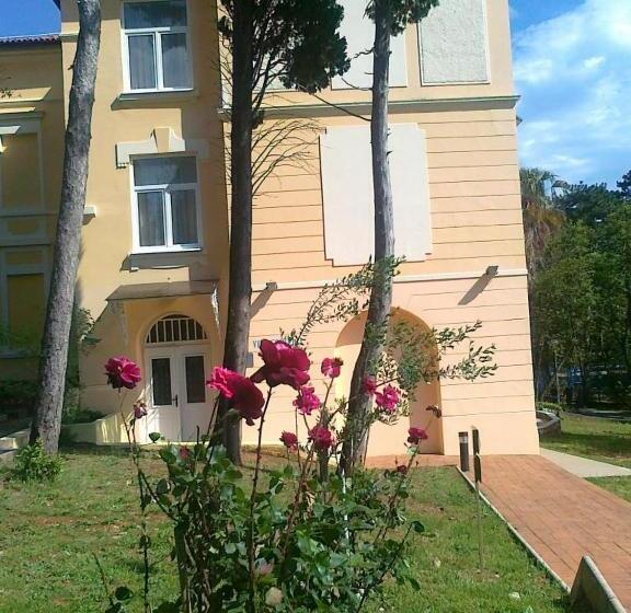 سوییت خانوادگی, Vila Ružica  Glavna Zgrada I Depandanse