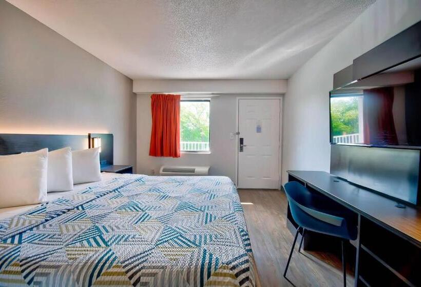 اتاق سوپریور با تخت بزرگ, Motel 6warren, Mi  Detroit East