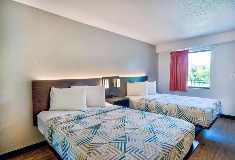 اتاق پریمیوم چهارنفره, Motel 6warren, Mi  Detroit East