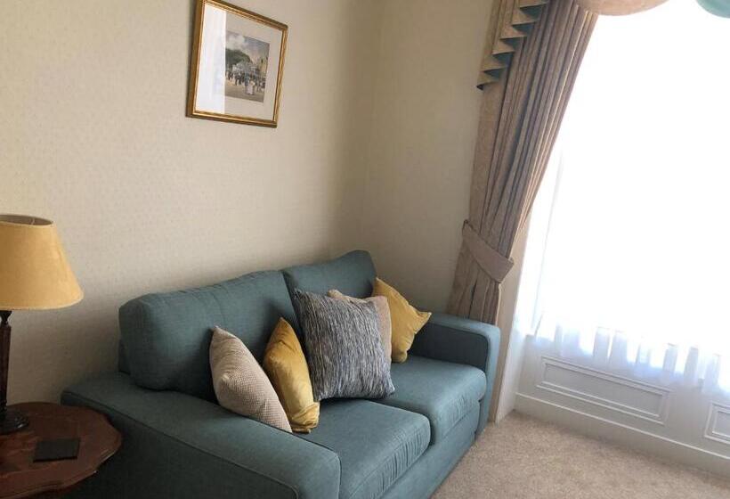 سوییت, Adcote House Exclusive For Adults