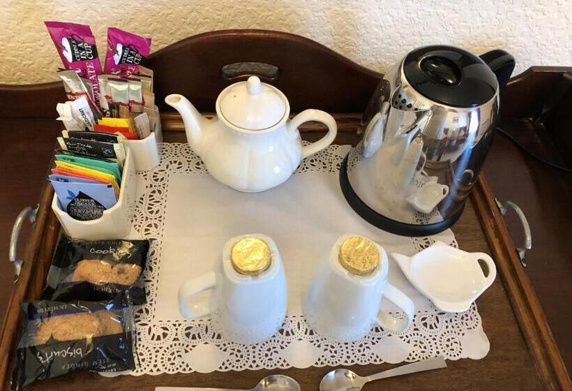 سوییت سوپریور, Adcote House Exclusive For Adults