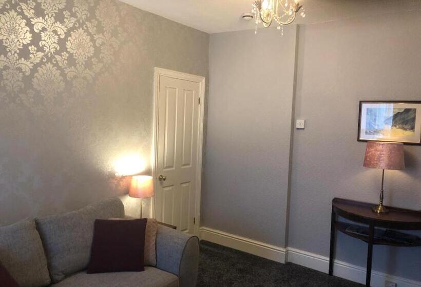 سوییت سوپریور, Adcote House Exclusive For Adults