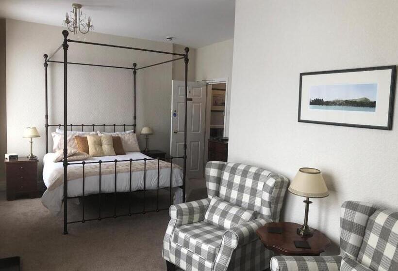 استودیوی سوپریور, Adcote House Exclusive For Adults