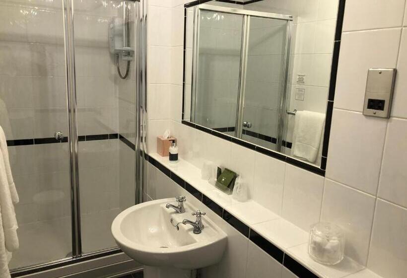 استودیوی سوپریور, Adcote House Exclusive For Adults